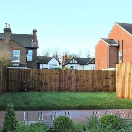 Appartamento Marvellous New Build 2 Bed Flat - 1 Ophelia Court Epsom Esterno foto