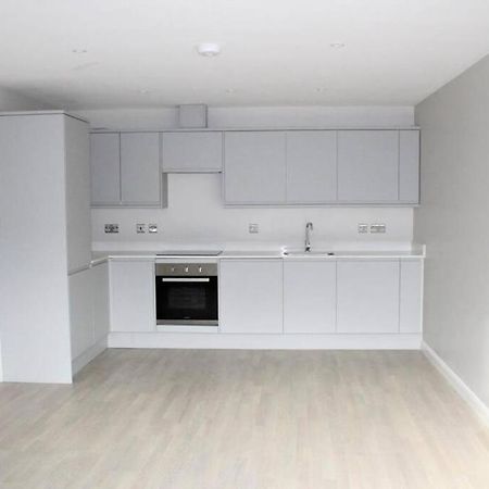 Appartamento Marvellous New Build 2 Bed Flat - 1 Ophelia Court Epsom Esterno foto