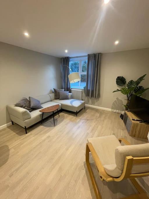 Appartamento Marvellous New Build 2 Bed Flat - 1 Ophelia Court Epsom Esterno foto