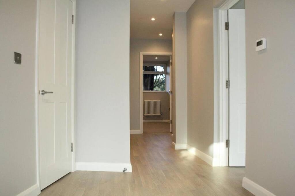 Appartamento Marvellous New Build 2 Bed Flat - 1 Ophelia Court Epsom Esterno foto