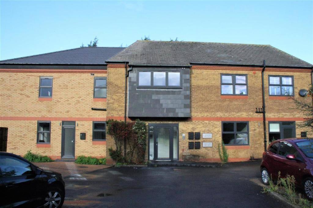 Appartamento Marvellous New Build 2 Bed Flat - 1 Ophelia Court Epsom Esterno foto